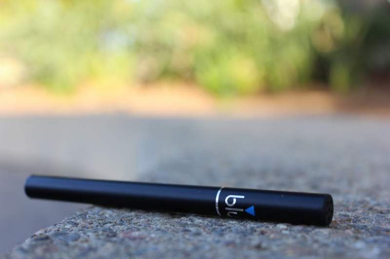 vitrine-STE MAXIME-min_e_cigarette_vaping_blu_cigs_blu_electronic_cigarette_tobacco_cigarette_smoke-637061